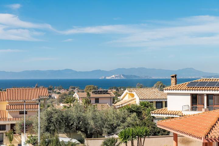 Casa vacanza per 3 persone, con giardino, adatto a famiglie con bambini a Quartu Sant'Elena