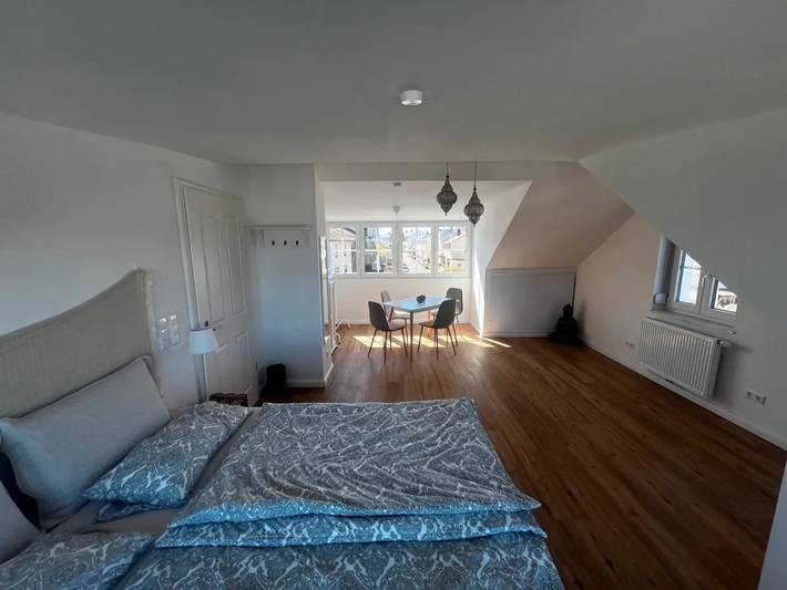Appartement entier, Appartement « Confort au-dessus de Besigheim » avec vue sur les montagnes et Wi-Fi in Besigheim, Kraichgau