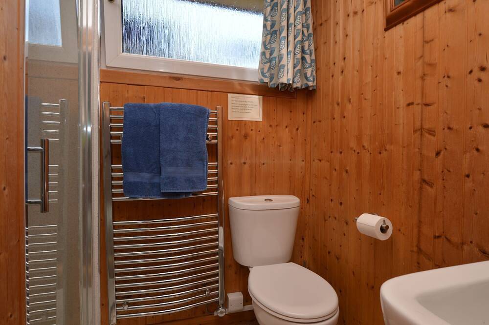 Ash Lodge – Romantic Log Cabin, with Hot Tub, Sleeps 2 in Rashfield, Argyll & Bute