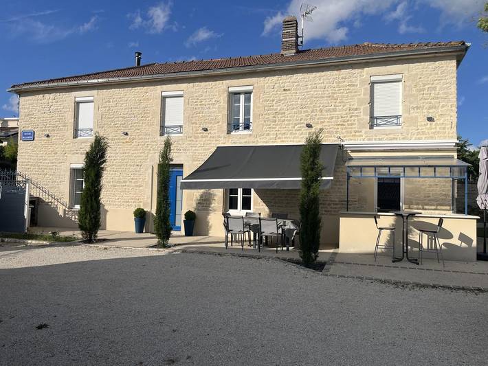 Gîte pour 14 personnes, avec terrasse et jardin, animaux acceptés