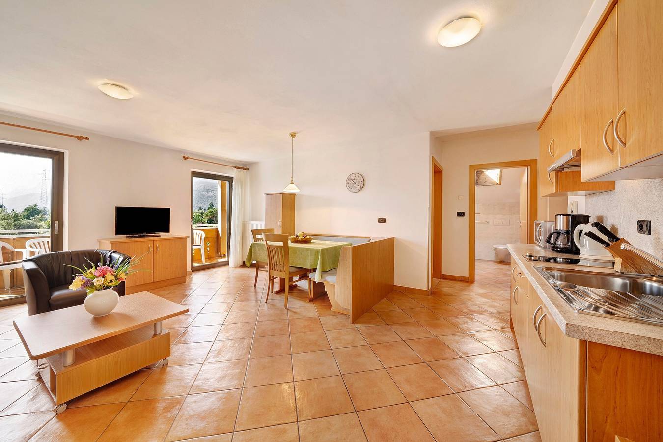 Geheel appartement, Vakantieappartement 'Weinsepphof 9' met bergzicht, zwembad en balkon in Lana di Mezzo, Lana