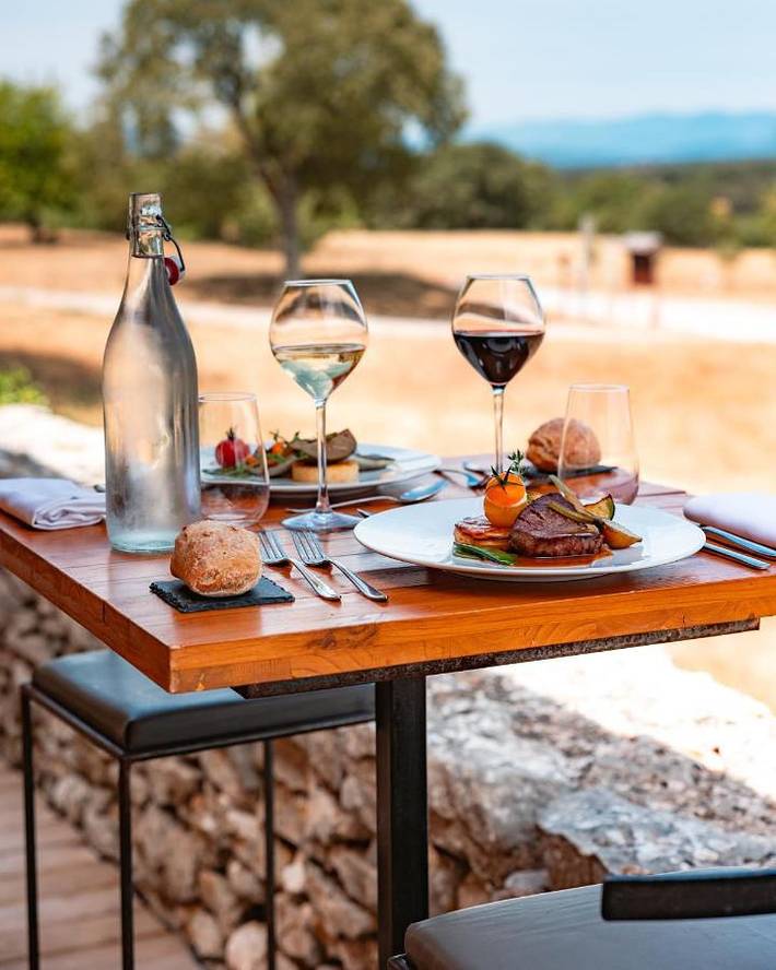 Hôtel pour 2 personnes, avec piscine ainsi que jardin et vue à Ferrières-les-Verreries - 4