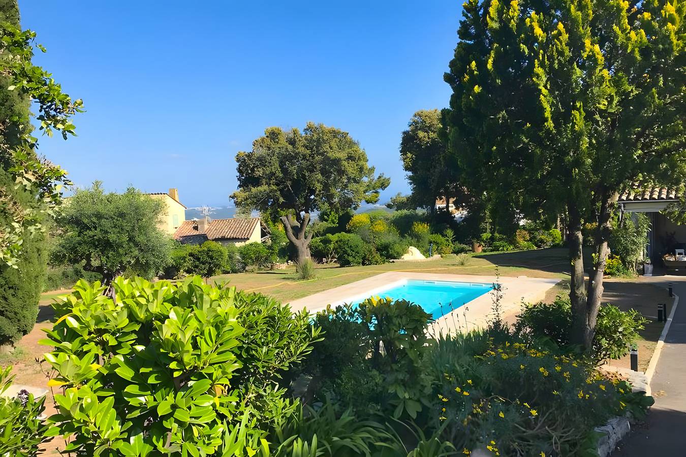 Villa 'Mas Jas' con vistas a la montaña, piscina privada y Wi-Fi in Peymeinade, Region de Cannes