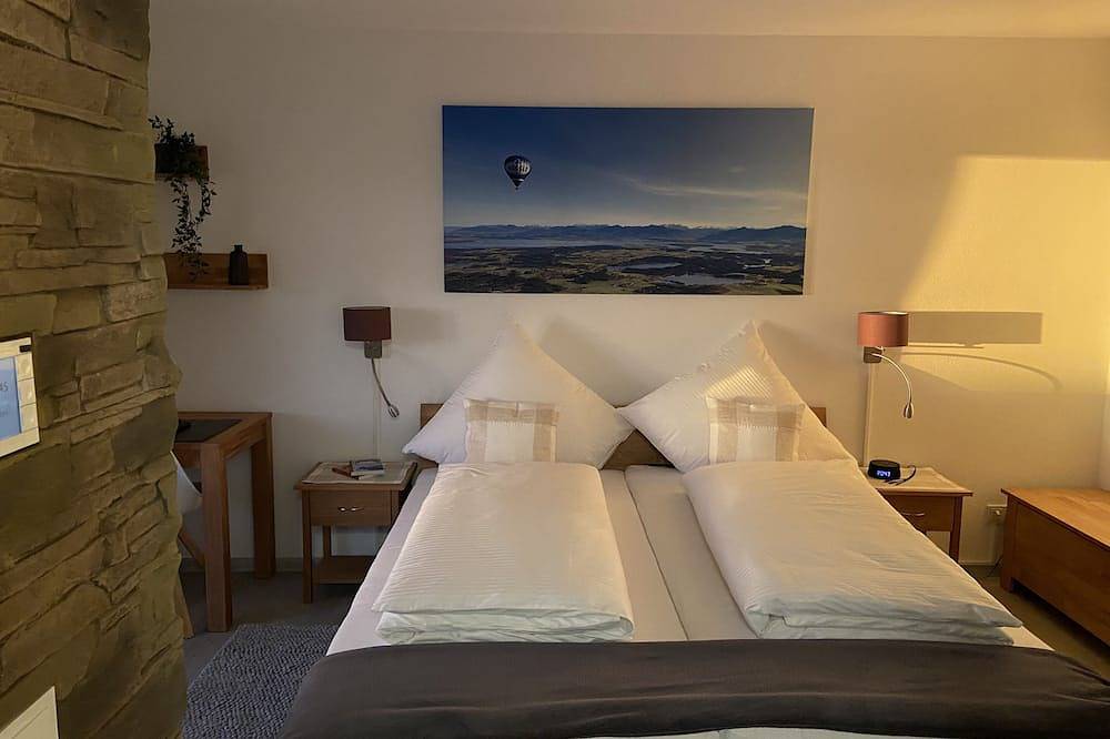 Ganze Wohnung, Ferienwohnung \"Belvedere\"\n(78 qm, 3 Zimmer mit Küche, Comic-Bibliothek, Wallbox) in Neubeuern, Bayerische Alpen