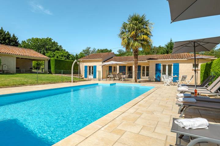 Gîte pour 8 personnes, avec Piscine à Anglars-Nozac