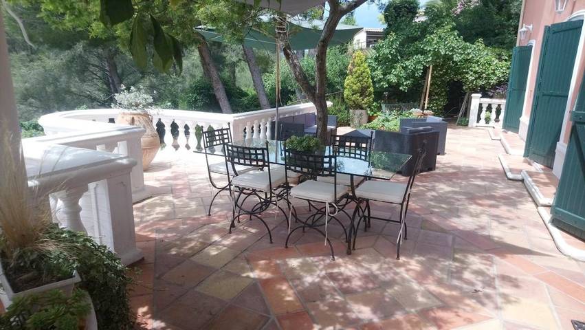 Chambre d’hôte pour 5 personnes, avec Balcon et Terrasse ainsi que Jardin et Piscine à Bandol