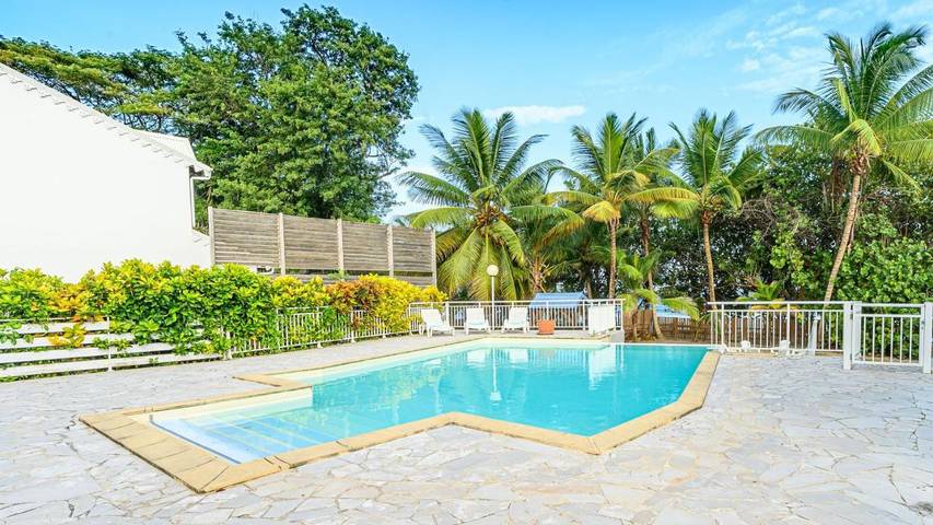 Location de vacances pour 8 personnes, avec piscine ainsi que vue et jardin dans Anse Caffard - 3