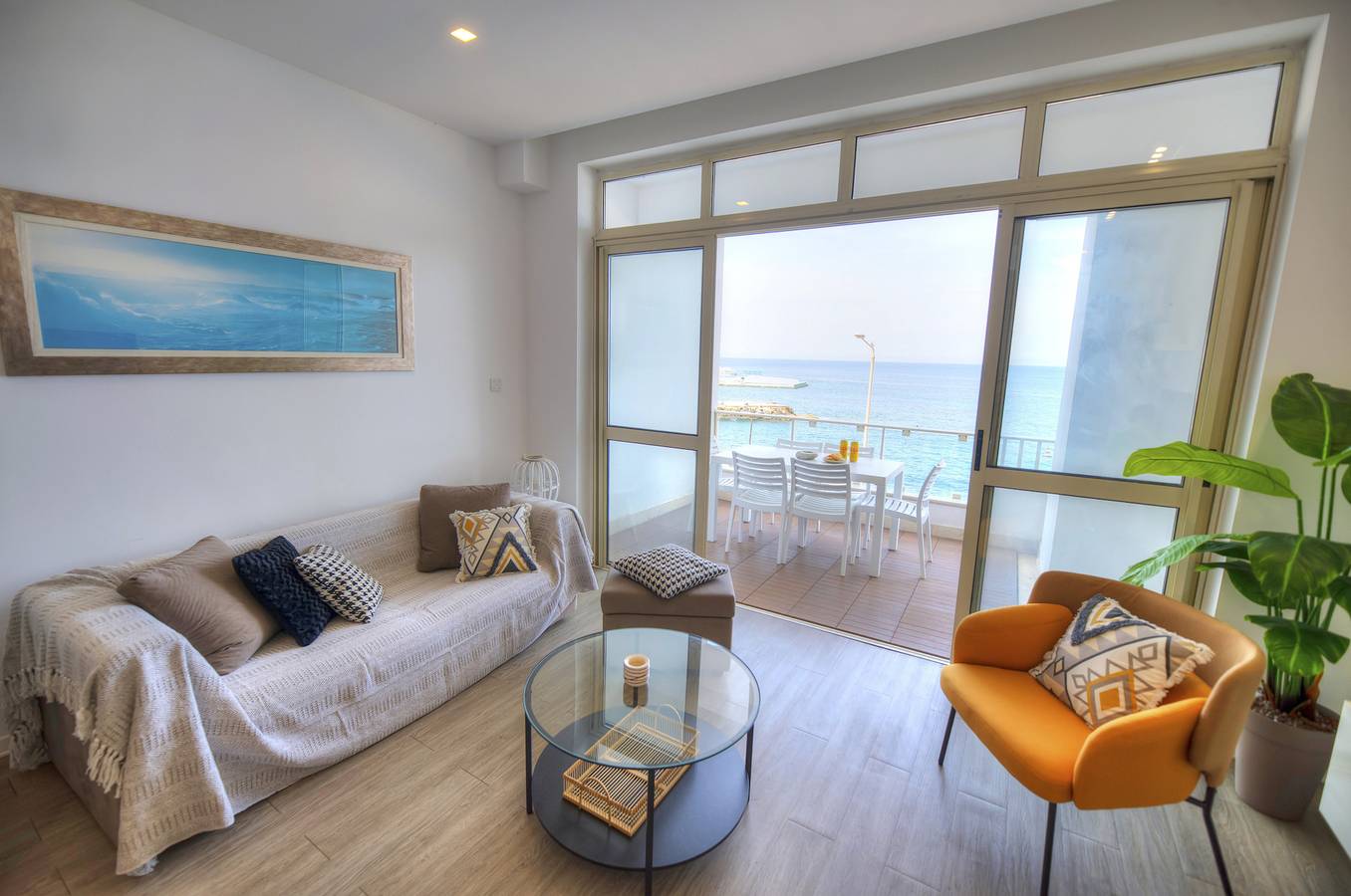 Entire apartment, Holiday apartment for 9 people with balcony in Tas-Sliema, Malta Island