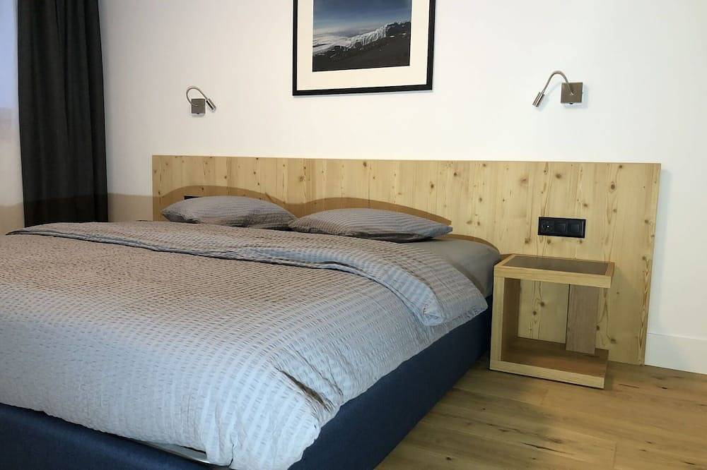 Entire apartment, Lovely apartment for 6 people with Wifi, pool, hot tub, Tv, balcony and panoramic view in Disentis, Surselva