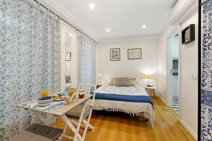 Entire apartment, Apartment 'Sapato' with Wi-Fi and Air Conditioning in São Vicente de Fora, São Vicente (Lisbon)