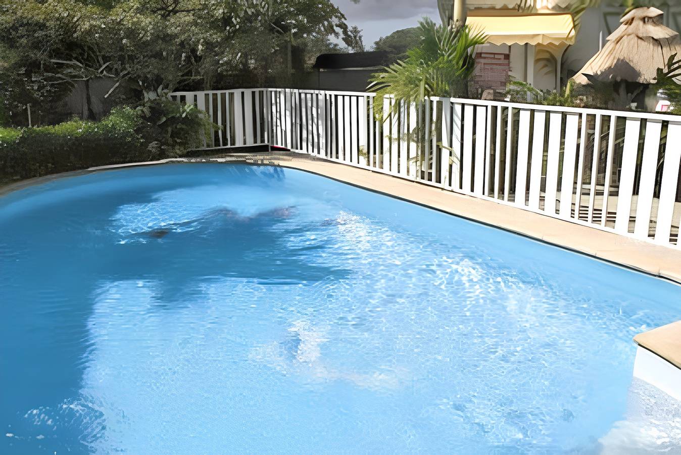 Encantador Bungalow en Sainte-Rose con Piscina Compartida in Saint Rose, Guadalupe