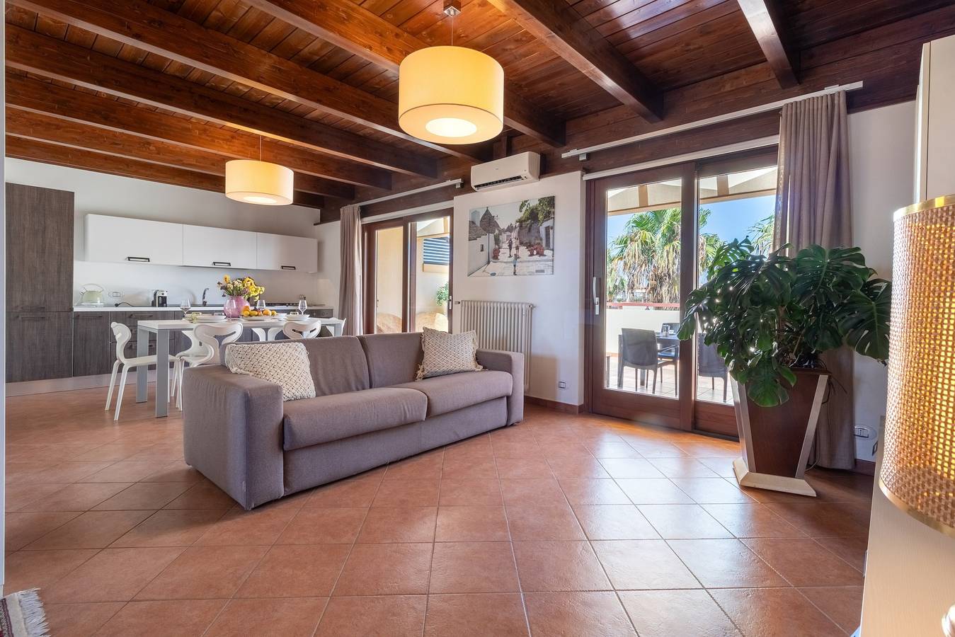 Appartement entier, Appartement 'Attico D'amare' avec terrasse privée, Wi-Fi et climatisation in Polignano a Mare, Province de Bari