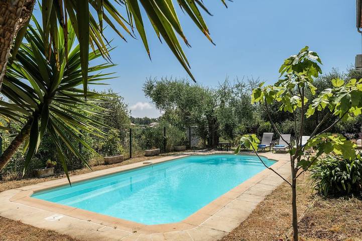 Villa for 4 people, with garden and pool - 1