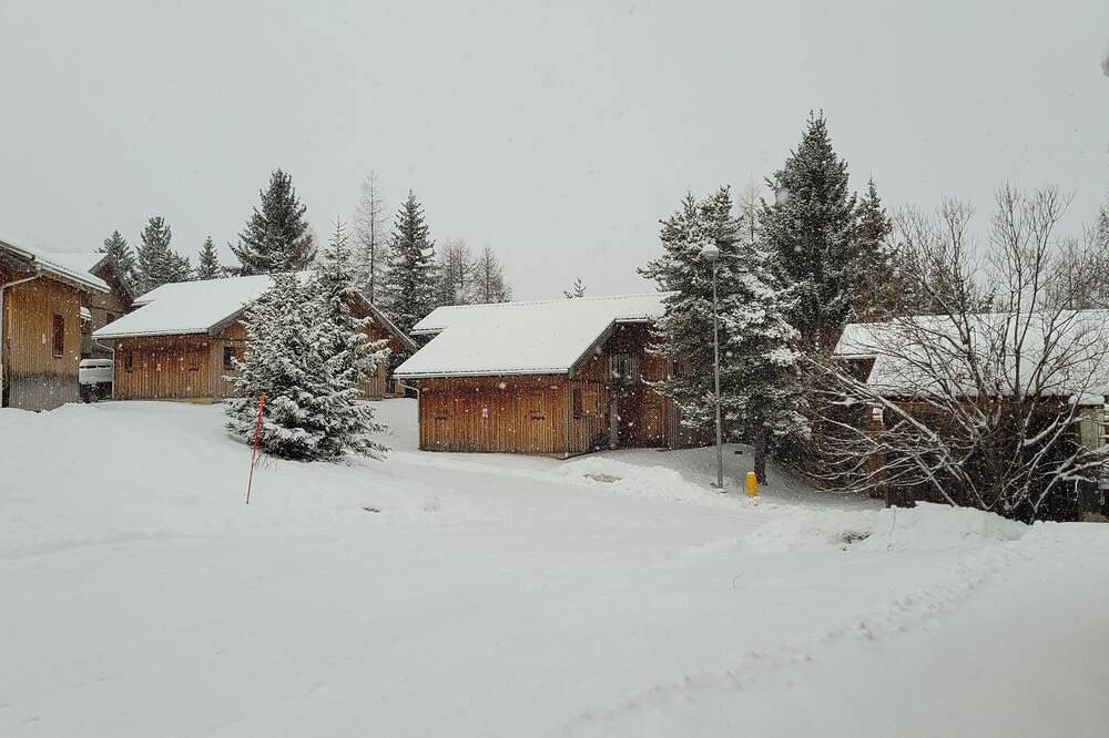 Le Chalet by Sophie Chalet of 55m2 Superdevoluy with exterior and parking in Saint-Étienne-en-Dévoluy, Le Dévoluy