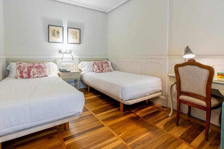 Hôtel pour 3 personnes, avec jardin, animaux acceptés à Irun - 2