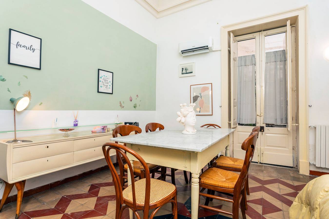 Apartment '2' with Private Terrace, Wi-Fi and Air Conditioning in Catania, Catania Province