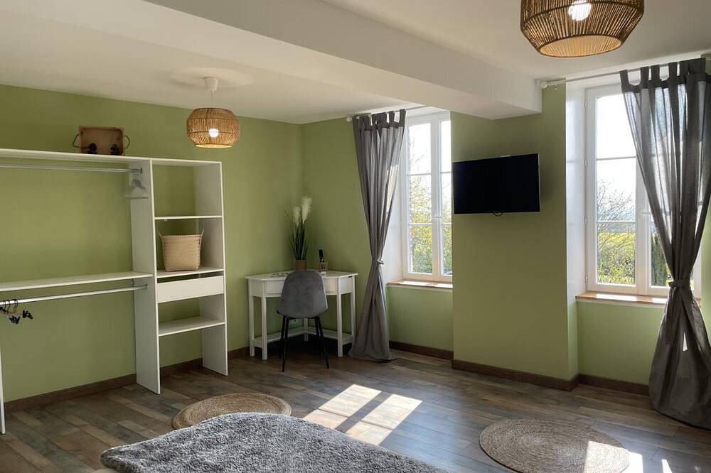 Gîte contemporain chaleureux pour 4 avec piscine partagée in Louchy-Montfand, Allier