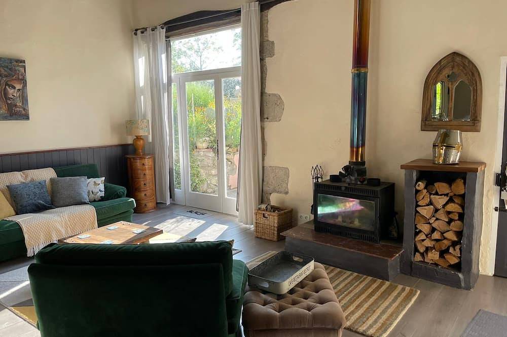 Marcadis Gite @Finders Keepers France. Adult only site with 16 acres and a lake in Moncrabeau, Nérac region