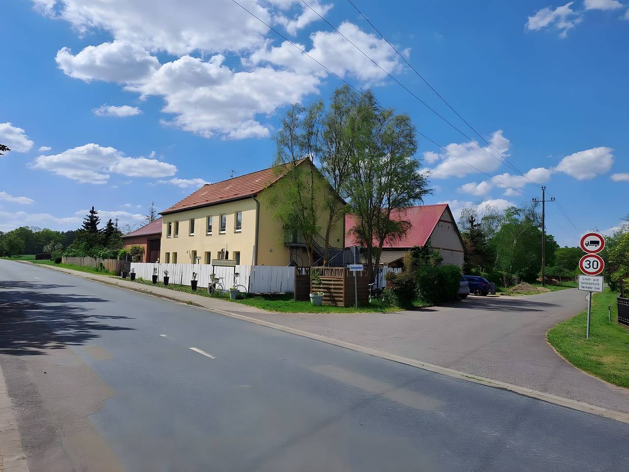 Bauernhaus 'Gnadenhof Saale Wittgenstein Xxl' mit privater Terrasse, privatem Garten und Wi-Fi in Bismark (Altmark), Altmark