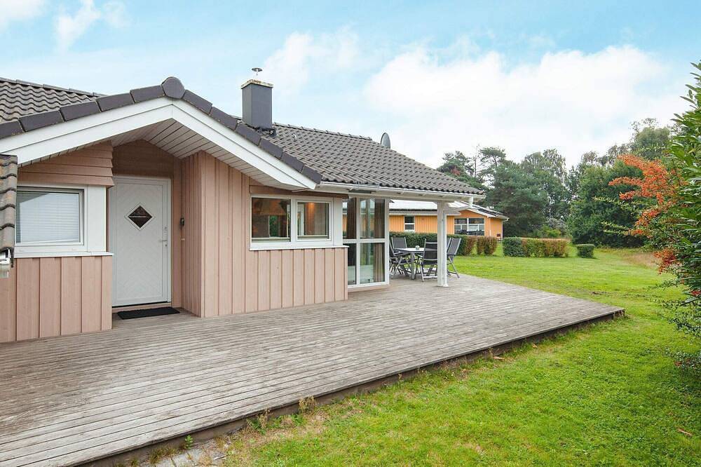 6 person holiday home in Groemitz in Lensterstrand, Grömitz