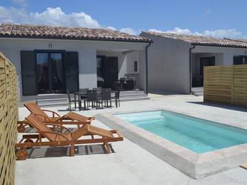 Cottage pour 4 personnes, avec terrasse ainsi que piscine et jardin à Palasca