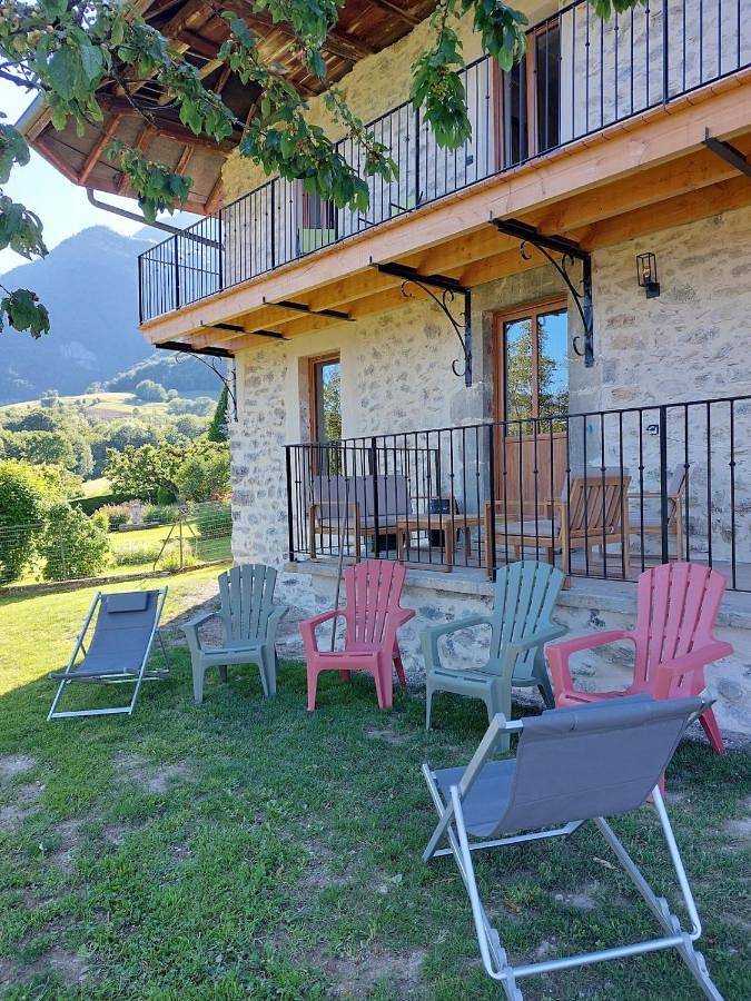 Location de vacances pour 8 personnes, avec Balcon et Terrasse ainsi que Jardin et Vue dans Cléry
