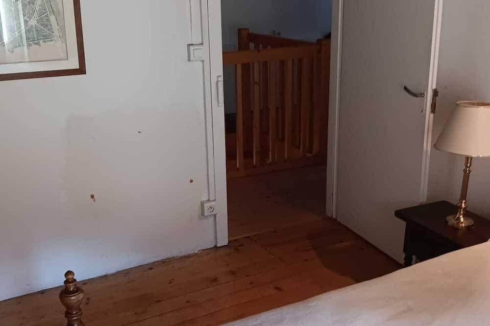 Authentique petite maison de village dans un champ, mare et animaux de ferme in Lyaud, Région de Thonon-les-Bains