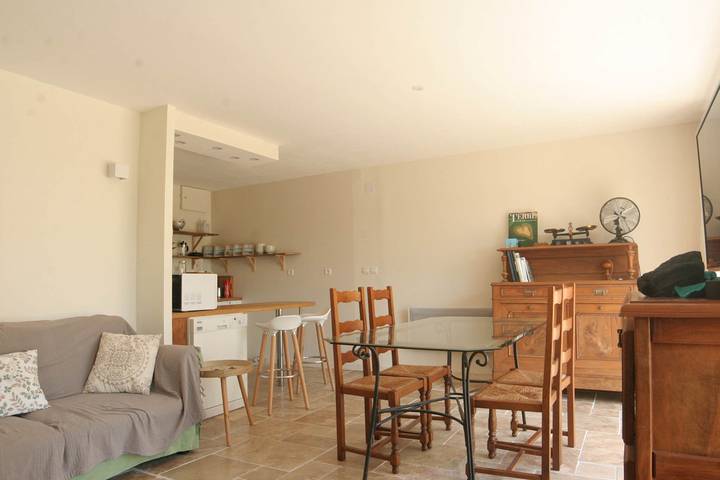 Gîte pour 4 personnes, avec jardin à Thairé - 2