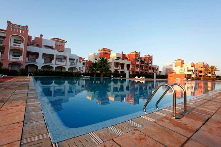 Gîte pour 6 personnes, avec terrasse ainsi que piscine et jardin dans Madagh - 3