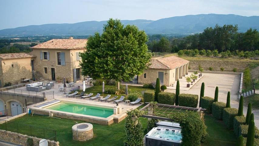 Location de vacances pour 2 personnes, avec jacuzzi ainsi que jardin et piscine à Ansouis - 2