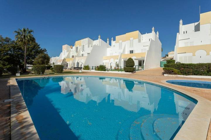 Maison d’hôte pour 6 personnes, avec Balcon ainsi que Jardin et Piscine à Albufeira