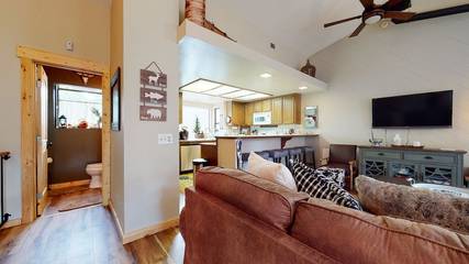 Vacation Apartment for 6 Guests in Mammoth Lakes, Mammoth Mountain, Picture 3