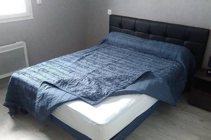 Location de vacances pour 8 personnes, avec piscine et terrasse ainsi que jardin et jacuzzi à Orlu - 2