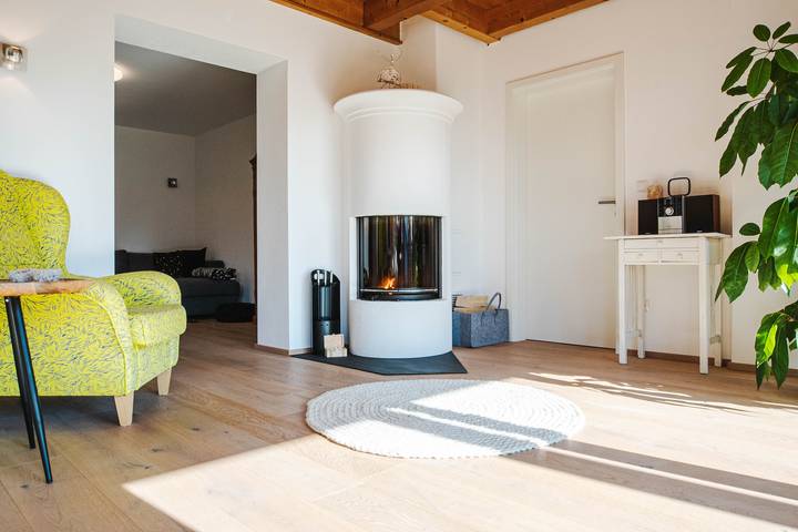Ganze Ferienwohnung, Naturhaus Luminus - Ferienwohnung 120 qm mit zwei Schlafzimmer und Terrasse, nähe der Therme in Bad Aibling, Landkreis Rosenheim