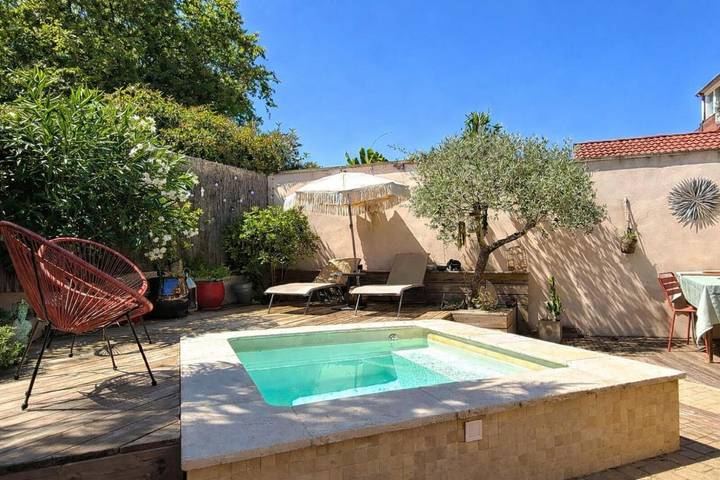 Maison de vacances pour 6 personnes, avec Terrasse ainsi que Jardin et Piscine à Gleizé