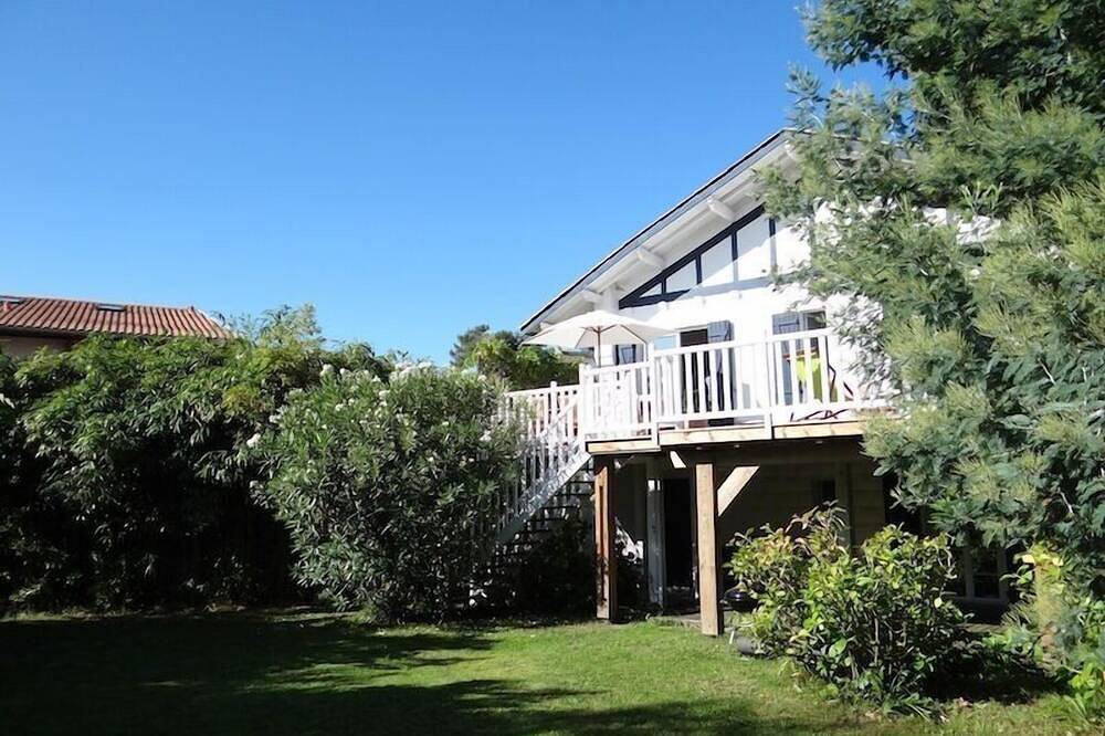 Fantastic house with idyllic garden in the heart of Cap Ferret, very central in Lège-Cap-Ferret, Arcachon region