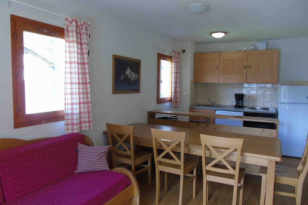 Ganze Wohnung, Geräumige Ferienwohnung für 8 Personen mit Balkon und Bergblick in Valfréjus in Valfréjus, Modane