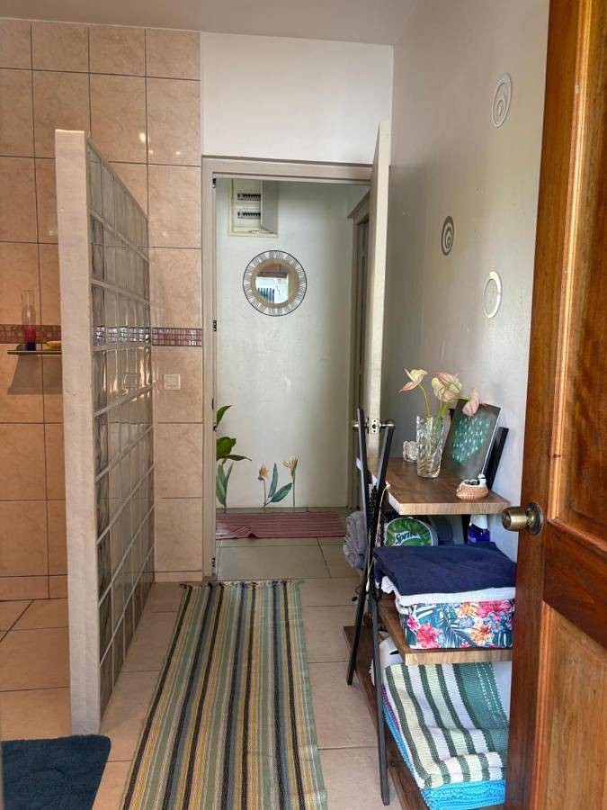 Gîte pour 2 personnes, avec jardin et terrasse dans Fare - 3