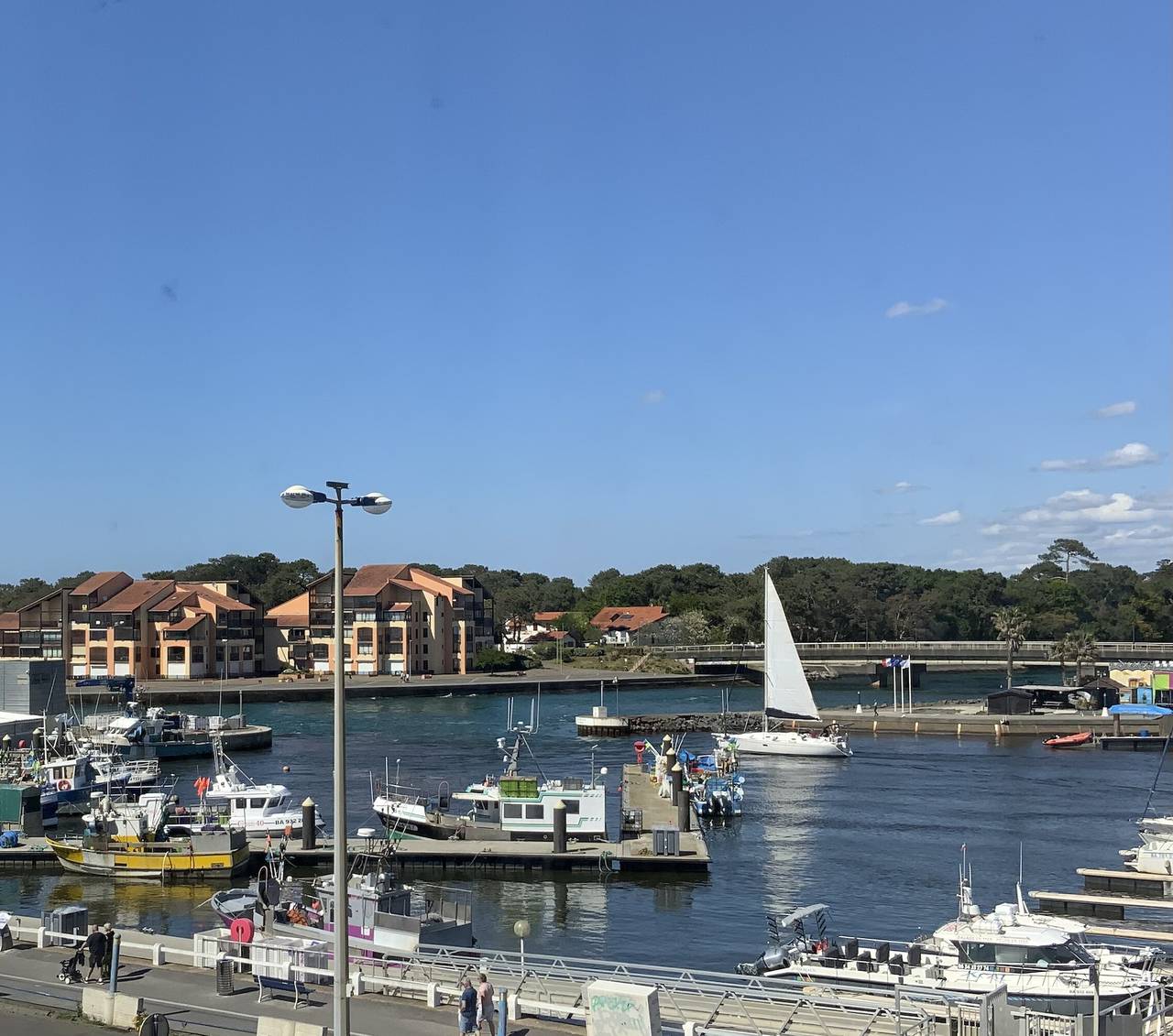 Apartamento entero, Capsea T3 amplio con terraza privada y vistas al puerto in Capbreton, Côte d’Argent