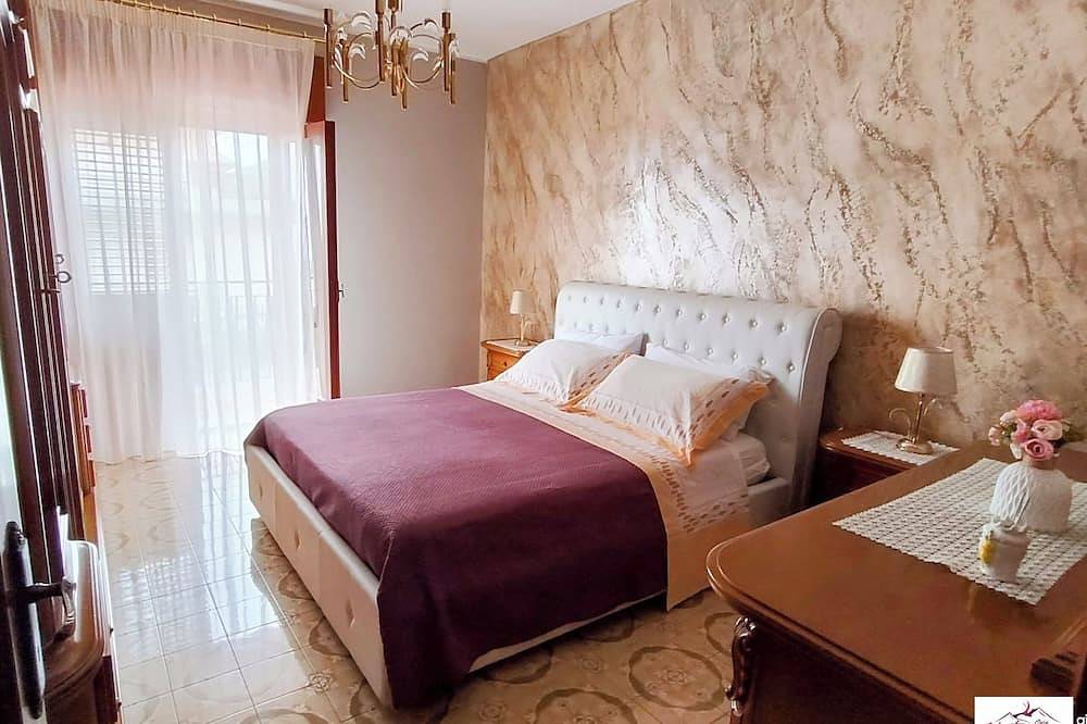 Entire apartment, Montegrappa House - between Etna and the Sea with private parking in Zafferana Etnea, Mount Etna