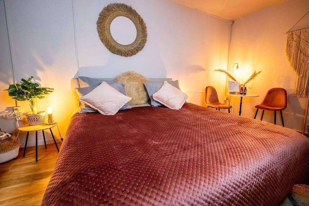 Entire apartment, Bambu Sleep Boutique double room 2 in Haarlem, North Sea Netherlands