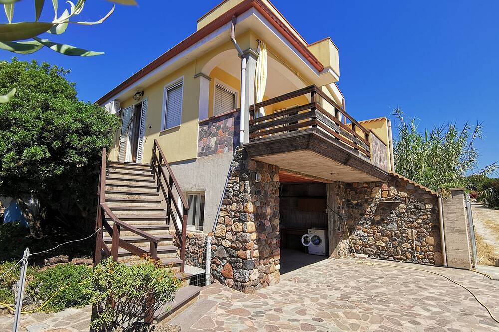 Villa Delia - Santa Caterina: Casa con giardino, 5 minuti a piedi dalla spiaggia in Santa Caterina di Pittinuri, Cuglieri