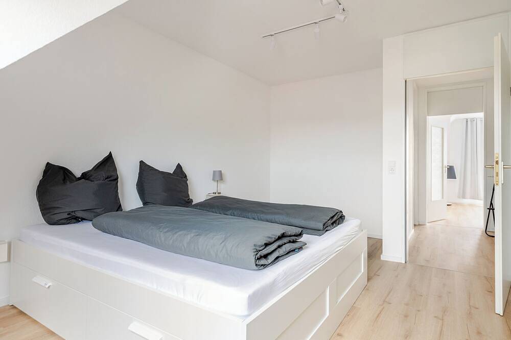 Appartement entier, Apartment Eden - 1 Min Hbf - Ideal for trips to Cologne, Düsseldorf, Wuppertal in Solingen, Bergisches Land
