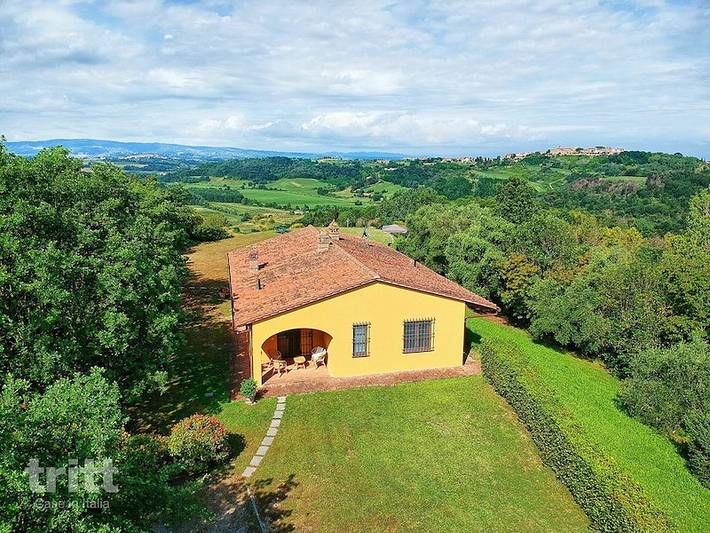 Ferienhaus für 8 Personen, mit Balkon/Terrasse und Pool sowie Terrasse