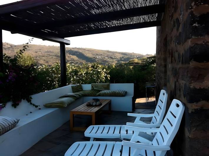Ferienhaus 'Antico Dammuso' mit privater Terrasse und privatem Garten in Pantelleria, Trapani Provinz