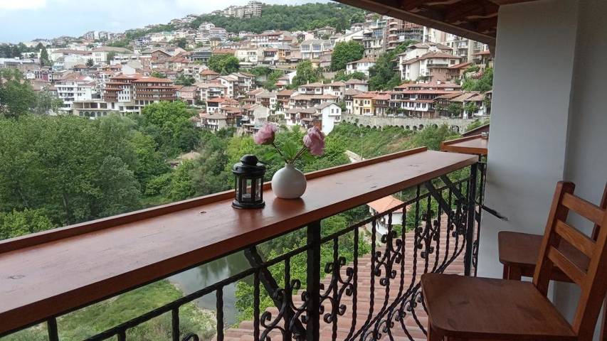 Maison d’hôte pour 5 personnes, avec vue et balcon dans Veliko Tarnovo