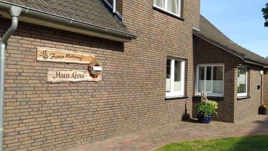 Ferienwohnung für 3 Personen, mit Terrasse und Garten sowie Pool