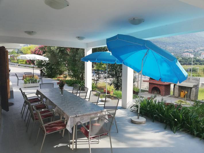 Ferienhaus für 8 Personen, mit Garten und Balkon in Banjol