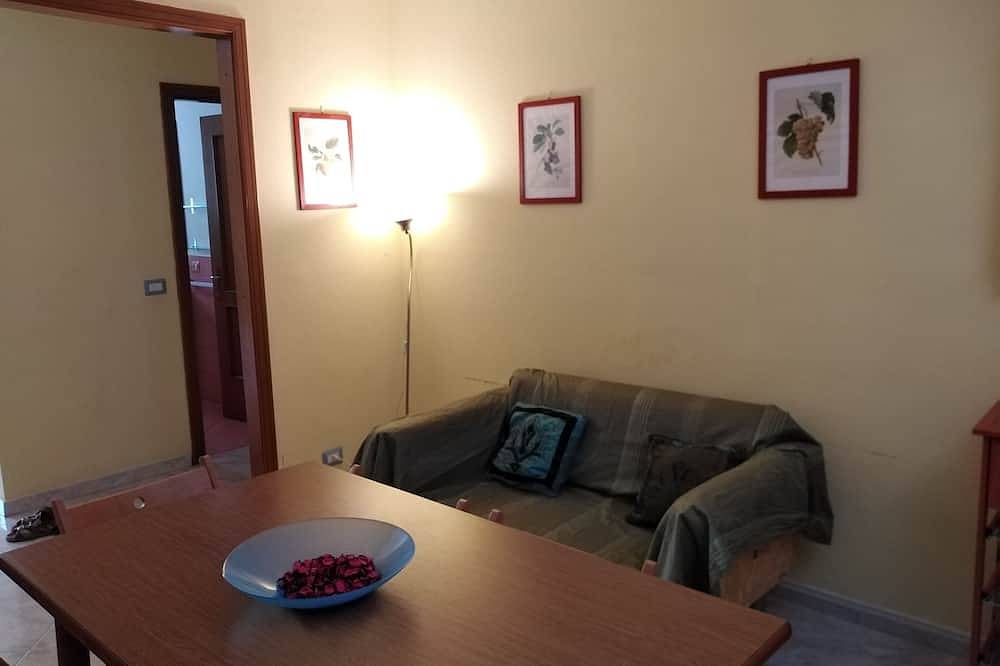 Ganze Wohnung, Villa Cecilia/Fewo 3: Mitte in der Natur, wenige Schritte vom Meer entfernt in Pisciotta, Cilento