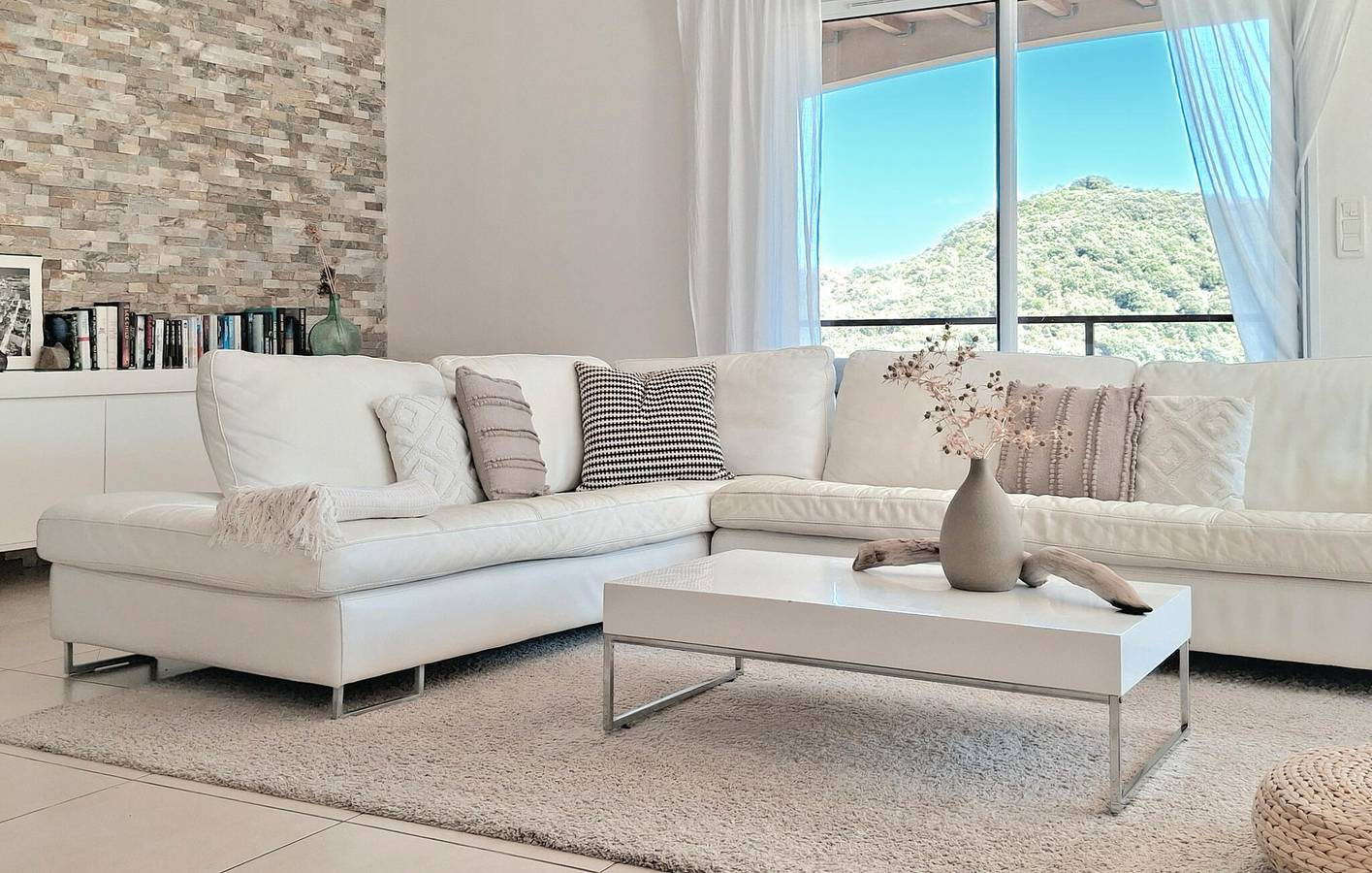 Apt de 136m2 avec parking, piscine et jardin - 300m de Saint-Nazaire in Saint-Nazaire-de-Ladarez, Région de Béziers